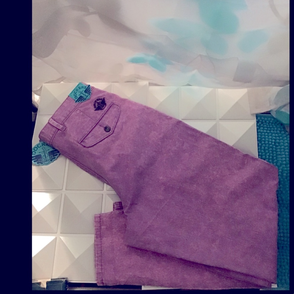 MEN’S DOCKERS PURPLE SIZE 32 WAIST NWT $79 VALUE